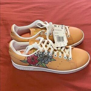 Adidas Women's Stan Smith Floral Sneakers - Peach and White